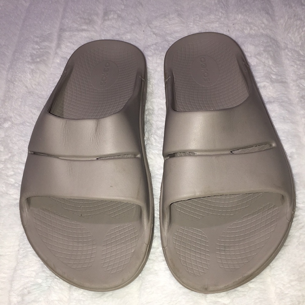 Oofos Slides